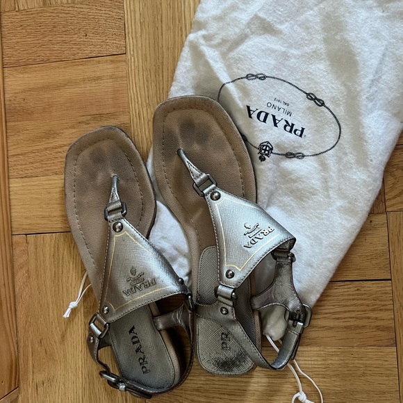 Prada Logo Plaque Metallic Leather Ankle-Strap Thong Sandals Size 7.5 US - Picture 2 of 8
